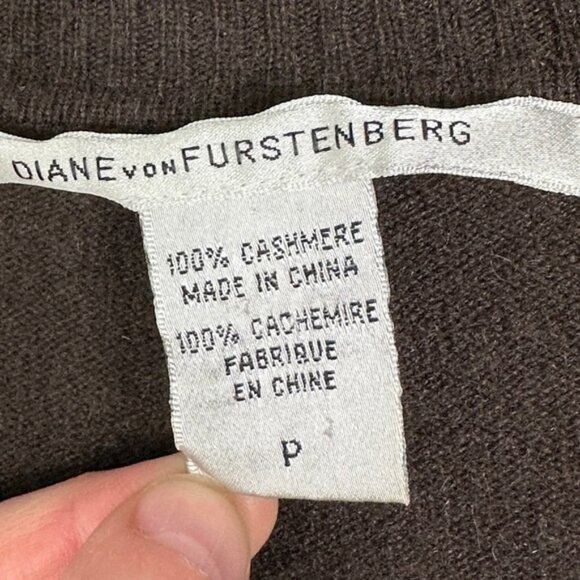 DVF 100% Cashmere Chocolate Brown Cardigan Knit Sweater V-Neck Size‎ XS or P Rib - Picture 2 of 10